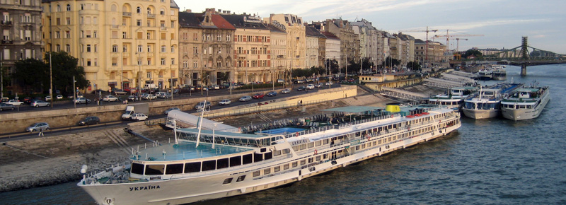 River cruise guide