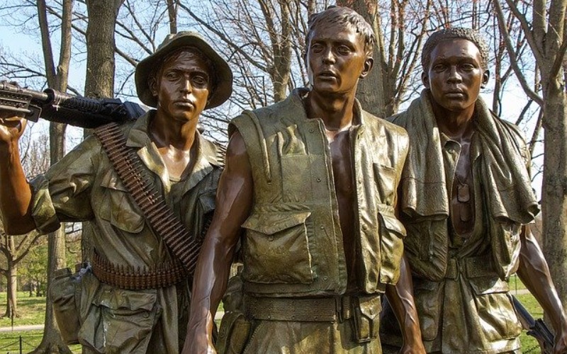3 soldiers Vietnam Veterans Memorial