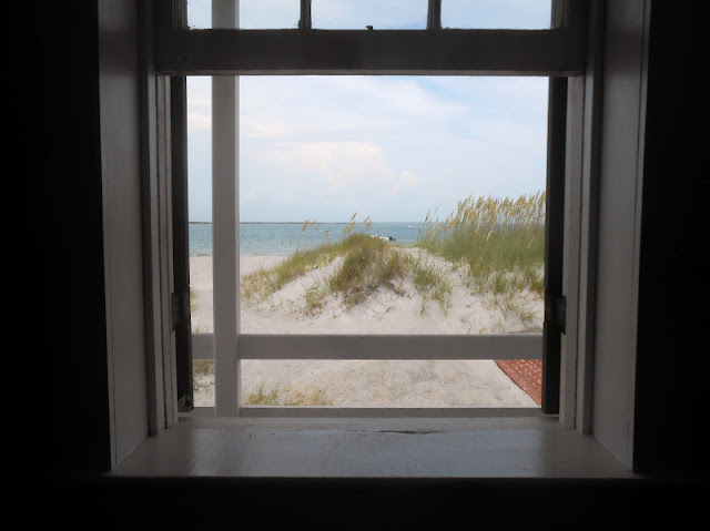 https://www.freefunguides.com/wp-content/uploads/2020/05/cape-lookout-national-seashore.jpg