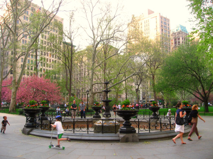 https://www.freefunguides.com/wp-content/uploads/2020/05/madison-square-park-fountain.jpg