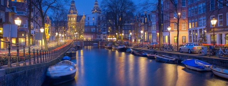 How do I plan a day in Amsterdam?