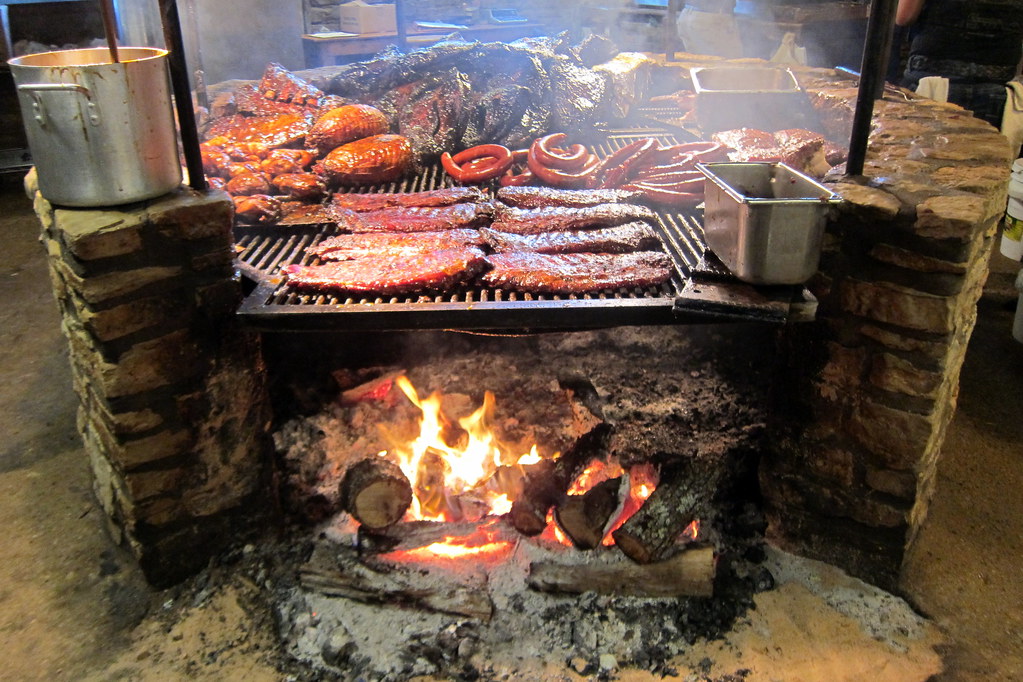 Texas - Driftwood: The Salt Lick BBQ - Barbecue pit