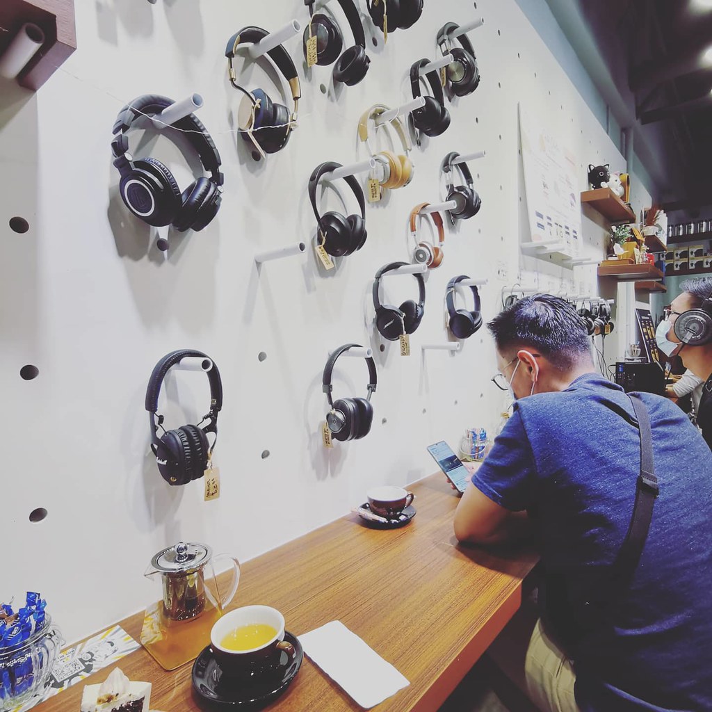 Chanced upon an audiophile cafe