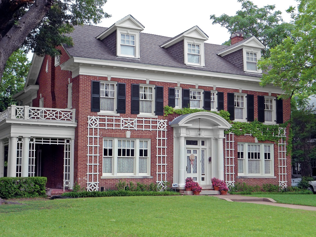 Colonial Revival Style House, Swiss Avenue